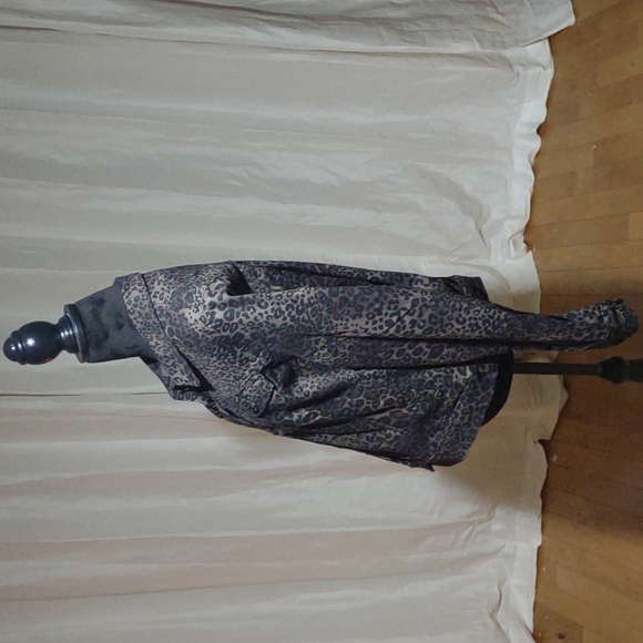 Nine West leopard print button down jacket - Picture 3 of 5